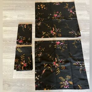 Williams Sonoma Black floral napkin set of 4 NWOT